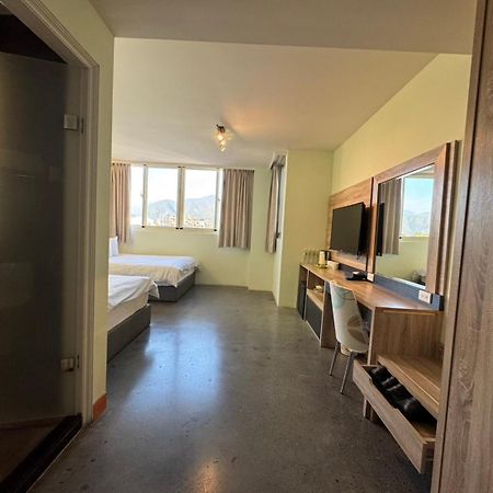 פולי Travel Light Hotel מראה חיצוני תמונה