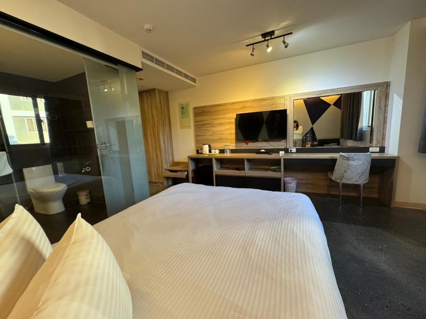 פולי Travel Light Hotel מראה חיצוני תמונה